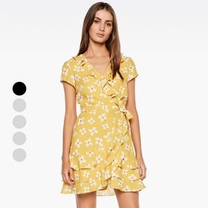 NWT Bardot ABSTRACT DAISY DRESS IN MUST DAISY